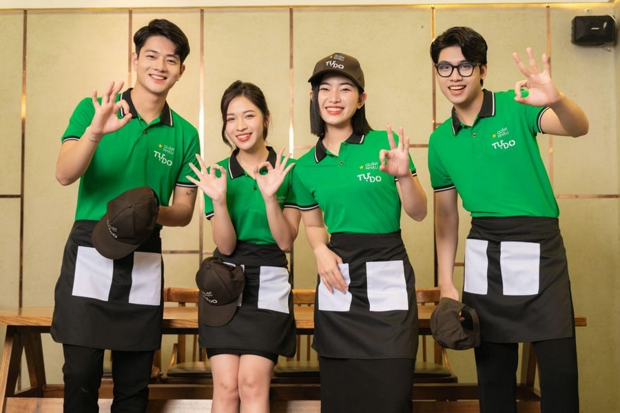 Đồng Phục Bốn Mùa: Thương hiệu đồng phục nhà hàng ăn uống được loạt “ông lớn” F&B lựa chọn
