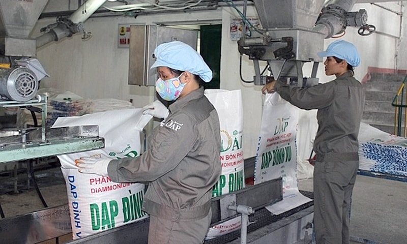 Nghịch lý doanh nghiệp “sân nhà” chạy theo luật chơi nhập khẩu