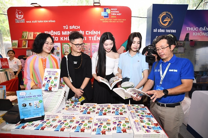 Người trẻ học tài chính với "Khéo khôn với tiền – Tránh những ưu phiền"