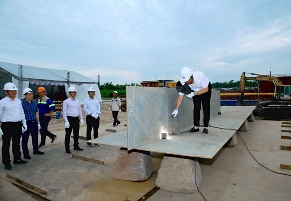 Vận tải thủy nội địa hiệu quả với giải pháp tàu pha sông-biển