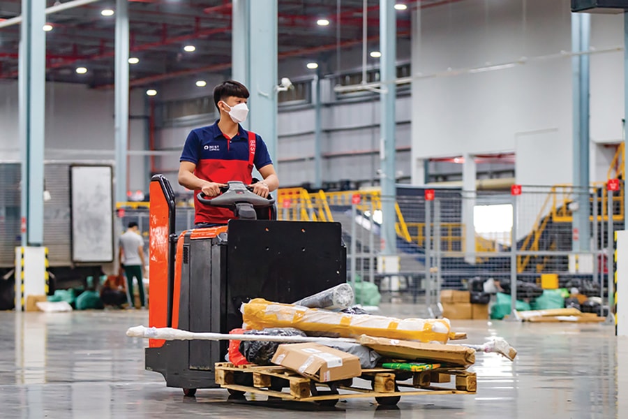 Đẩy nhanh “xanh hóa” ngành logistics