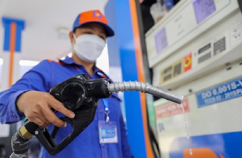 Cổ phiếu xăng dầu nóng bỏng nhờ "nhiên liệu" chính sách