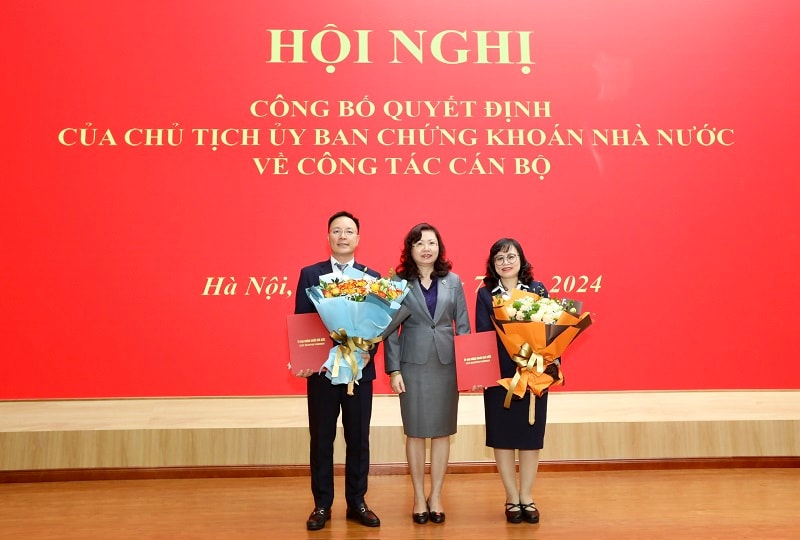 UBCK Nhà nước tổ chức Lễ công bố và trao Quyết định điều động cán bộ