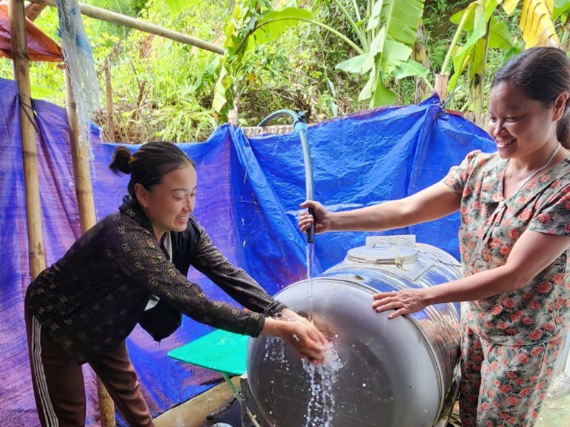 Nhựa Bình Minh mang nước sạch đến các ngôi trường trên bản