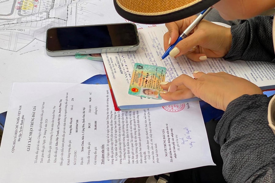 Nóng sang tay đất đấu giá