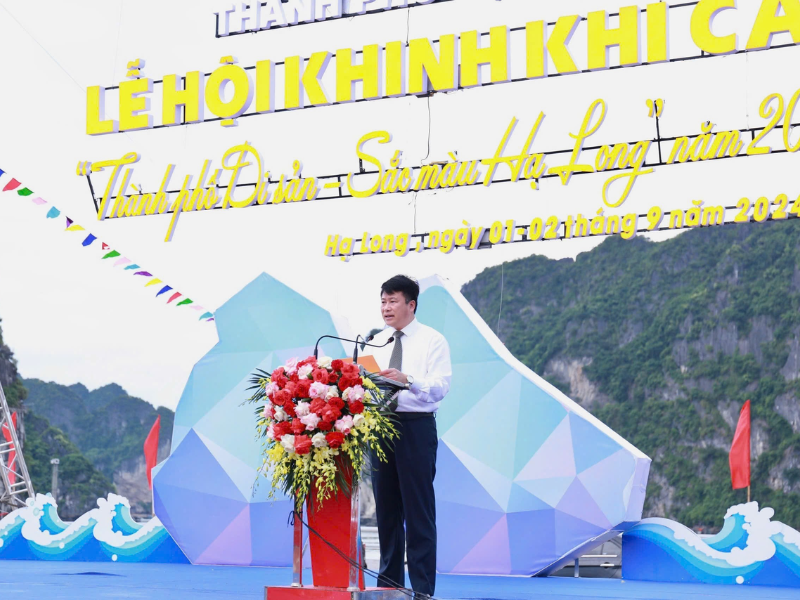 Rực rỡ sắc màu tại Lễ hội khinh khí cầu Hạ Long 2024