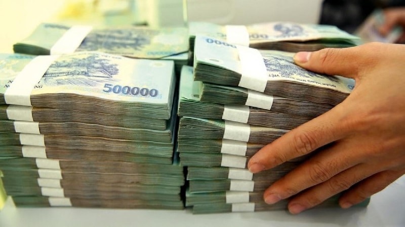 CEO và Chủ tịch của doanh nghiệp đại chúng có thu nhập bình quân ra sao?