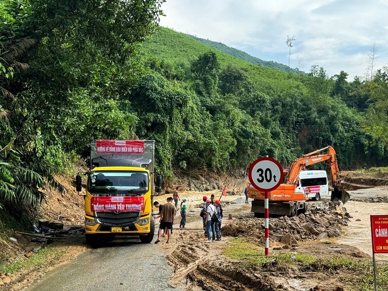 Tạp chí Diễn đàn Doanh nghiệp "đồng hành yêu thương"