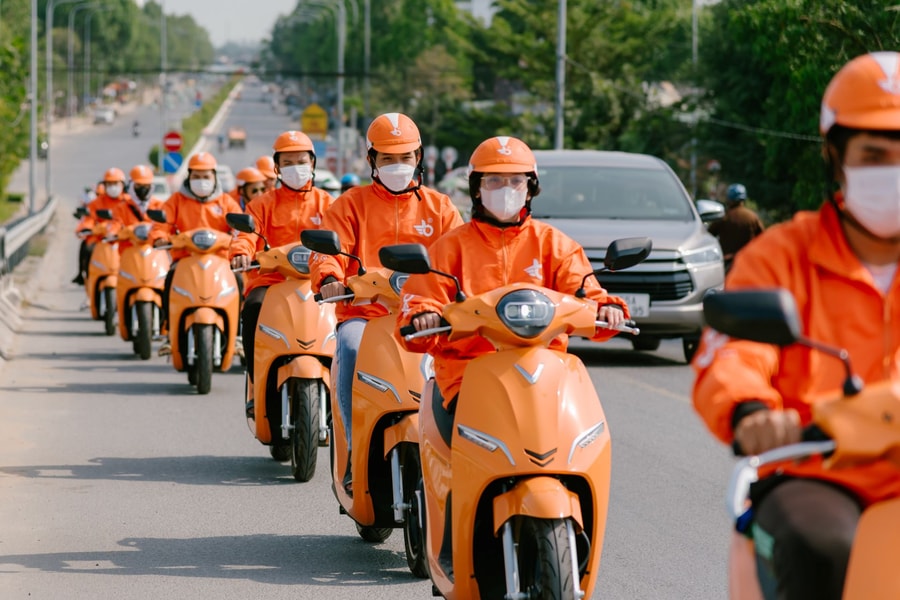 "Bạn Uống Tôi Lái" mua và thuê thêm 10.000 xe máy điện VinFast từ GSM