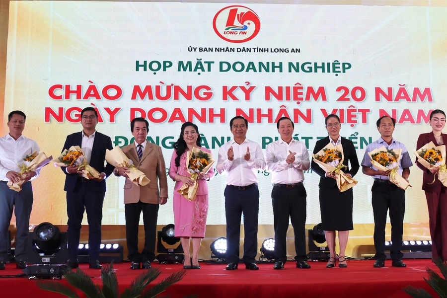 Long An: Họp mặt doanh nghiệp nhân kỷ niệm 20 năm Ngày Doanh nhân Việt Nam