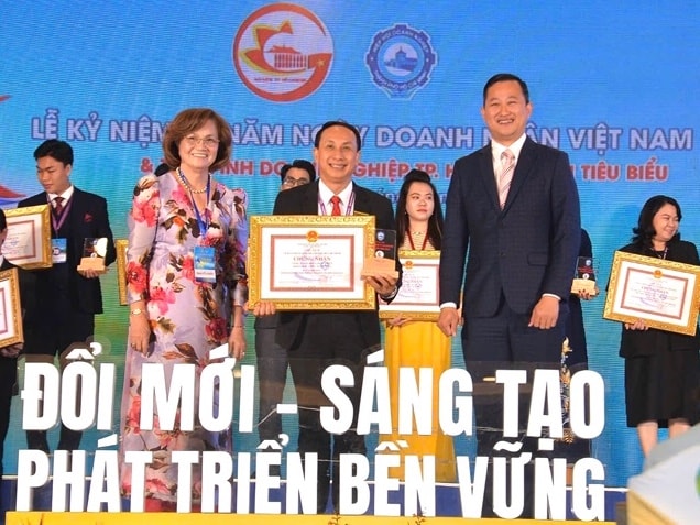 Vina CHG nhận giải thưởng kép tại Lễ tôn vinh Doanh nghiệp, Doanh nhân TP.HCM tiêu biểu năm 2024
