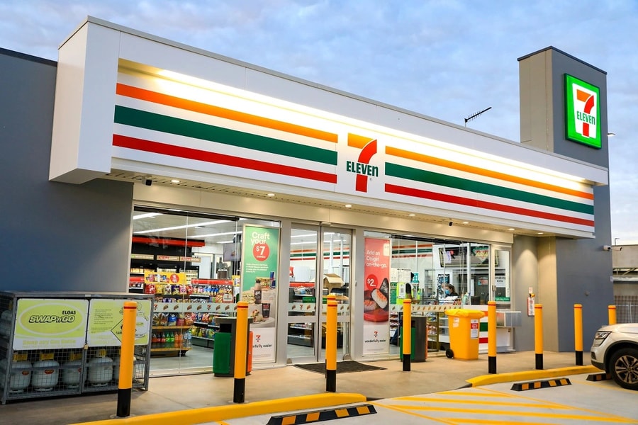 7-Eleven tiếp tục lao dốc