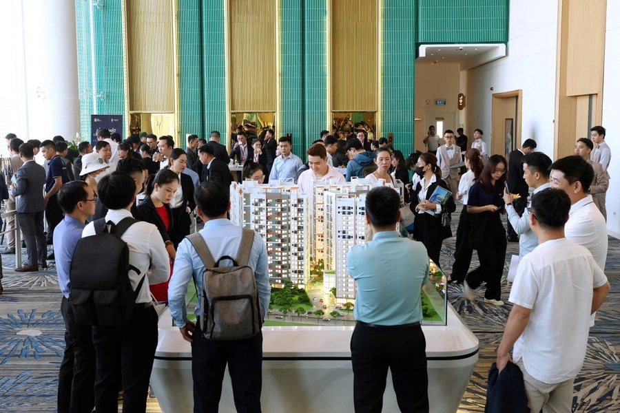 Không còn chỗ trống trong ngày đầu ra mắt căn hộ Destino Centro