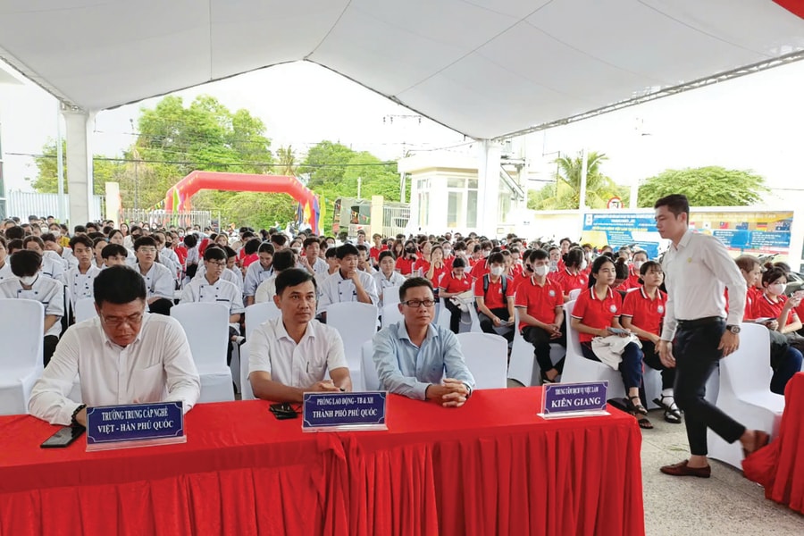 Trung tâm dịch vụ việc làm tỉnh Kiên Giang: “Bà mối” của người lao động