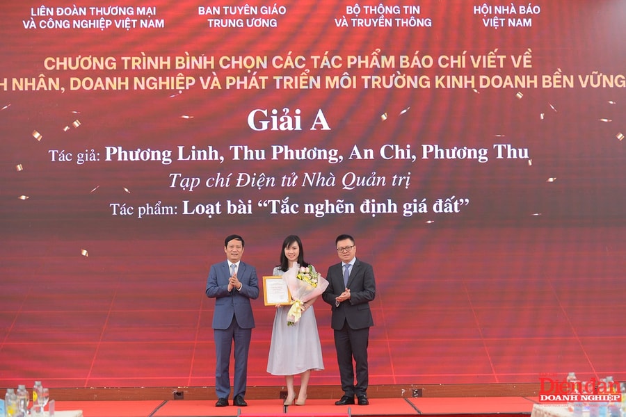 Trao giải Chương trình Bình chọn các tác phẩm báo chí viết về doanh nhân, doanh nghiệp và phát triển môi trường kinh doanh bền vững