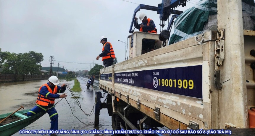 Khôi phục cấp điện cho hàng trăm nghìn hộ dân bị ảnh hưởng bão Trà Mi