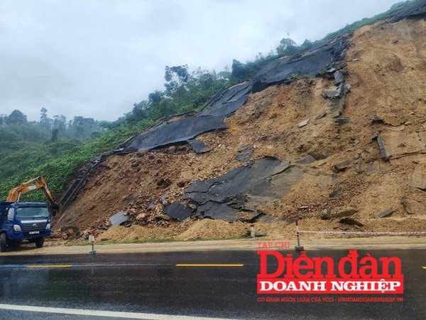 Khẩn trương khắc phục sạt lở trên cao tốc La Sơn – Túy Loan