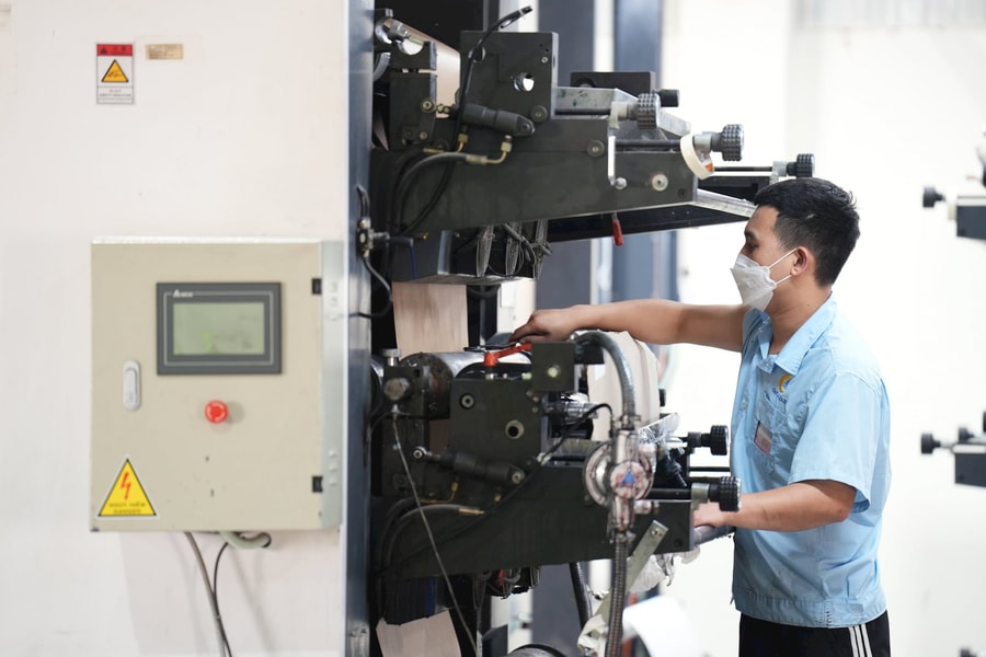 Quy định về tạm ứng tiền lương cho người lao động?