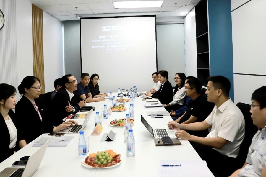 Đoàn Thẩm định Sao Vàng đất Việt làm việc với VNI