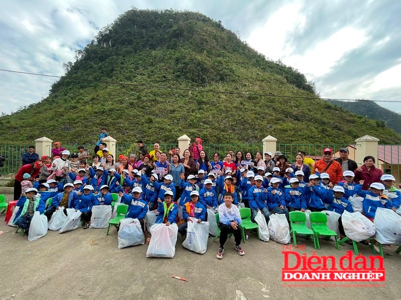 Lan toả yêu thương tới các em nhỏ vùng núi cao Cao Bằng