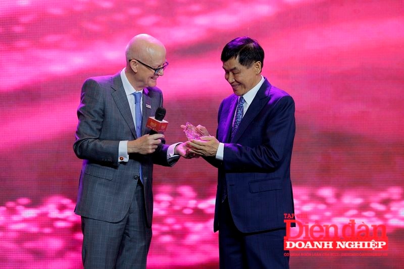 Chủ tịch IPPG nhận Giải thưởng Cống hiến trong lĩnh vực thương mại hàng không