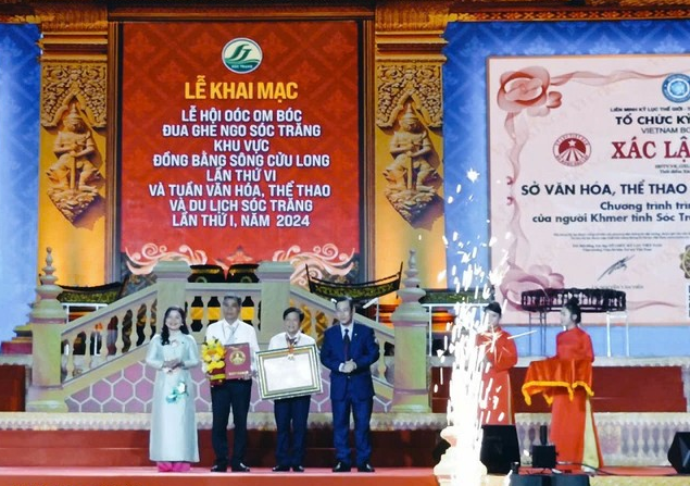 Khai mạc Lễ hội Oóc om bóc - Đua ghe Ngo Sóc Trăng, khu vực ĐBSCL lần thứ VI