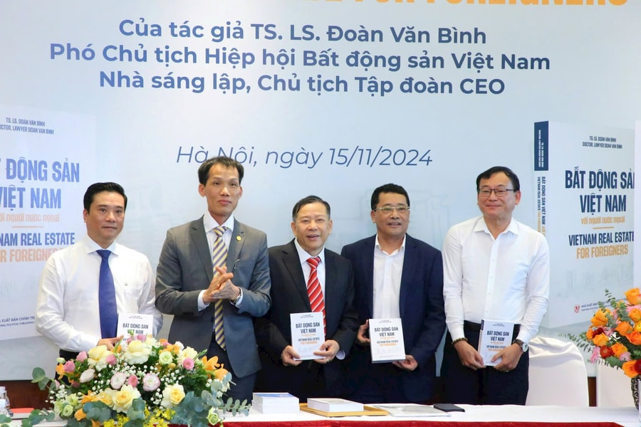 Ra mắt cuốn sách “Bất động sản Việt Nam với người nước ngoài - Vietnam Real Estate For Foreigners”