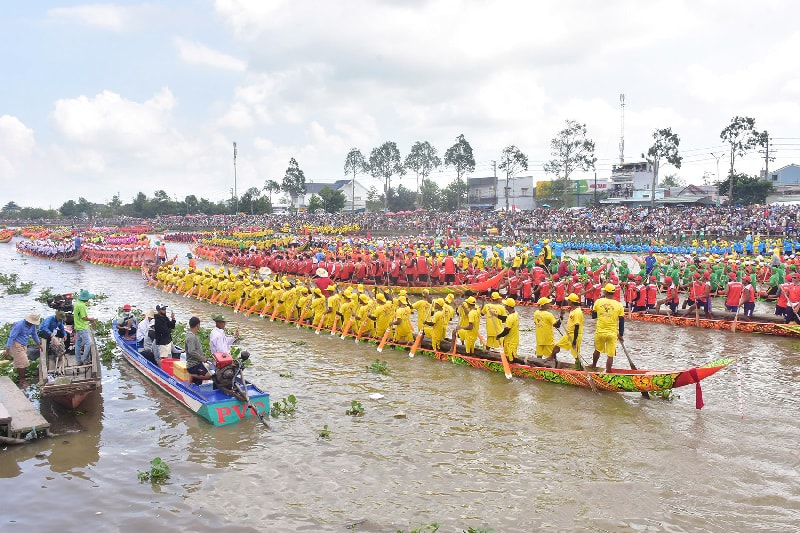 Sóc Trăng bế mạc Lễ hội, trao thưởng Giải đua ghe Ngo năm 2024
