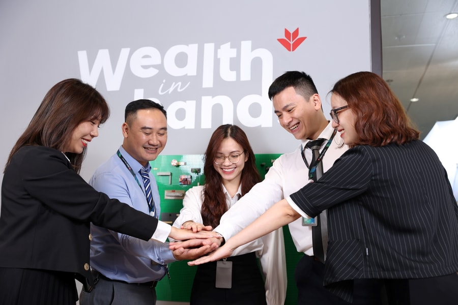 VPBankS khẳng định vị thế số 1 nơi làm việc tốt nhất Việt Nam ngành Dịch vụ tài chính khối Doanh nghiệp vừa