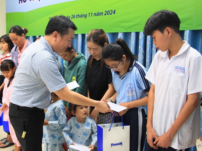 Vinamilk hỗ trợ mổ tim và mắt cho 1.300 bệnh nhân nghèo