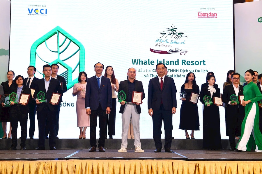 Vượt qua hàng trăm đề cử, Whale Island Resort được vinh danh “Khu nghỉ dưỡng được yêu thích”