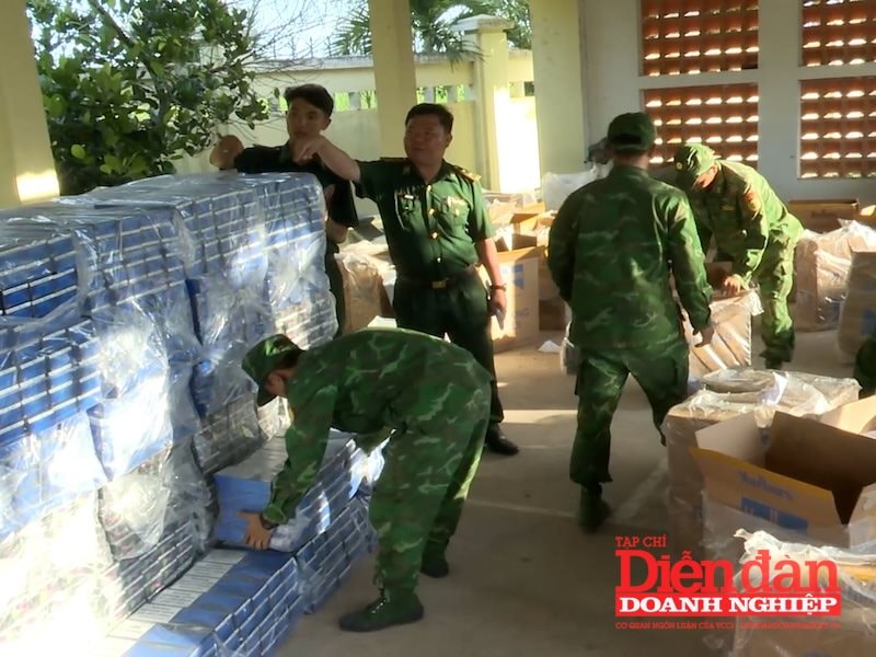 “Nhọc nhằn” kiểm soát hàng nhập lậu tại cửa khẩu biên giới