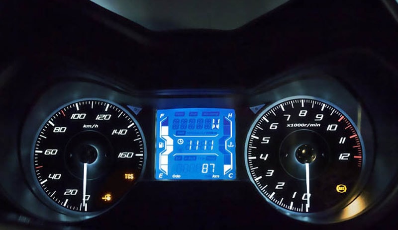 Tua đồng hồ công-tơ-mét ô tô từ 500.000 km về 100.000 km, để lừa bán xe