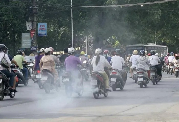 Xe máy trên 5 “tuổi” phải kiểm định khí thải: Lại lo ùn tắc