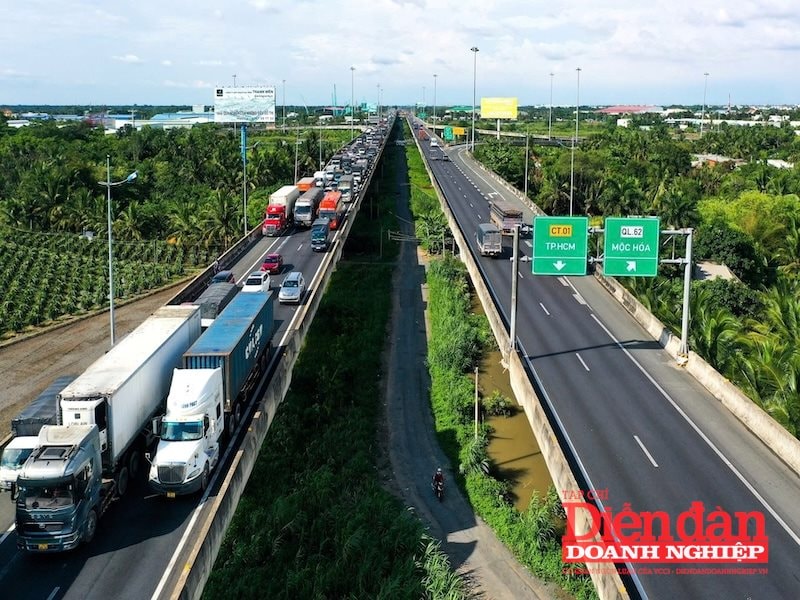 Xây dựng cao tốc tại ĐBSCL: Vì sao các chuyên gia khuyến cáo nên xây cầu cạn?