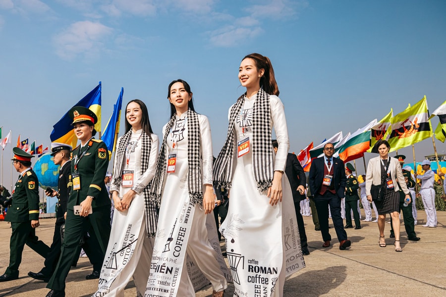 Ấn tượng Trung Nguyên E-Coffee tại Triển lãm Quốc phòng quốc tế Việt Nam 2024