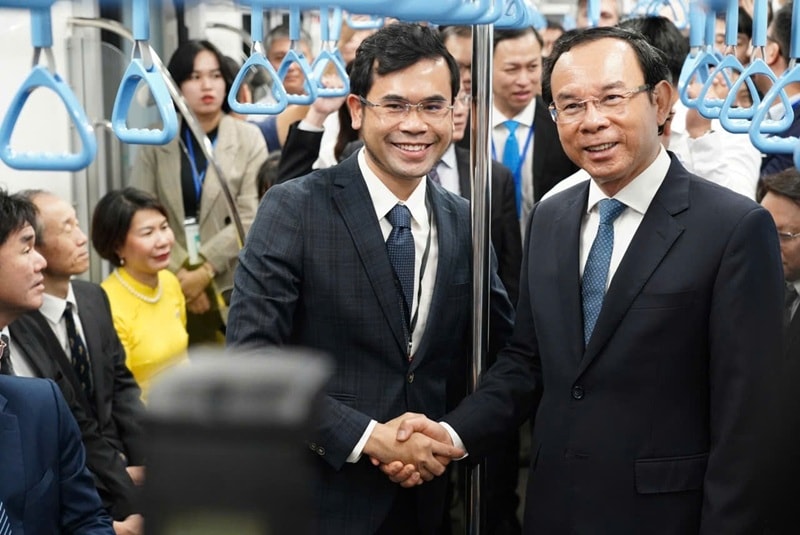 TP HCM vận hành chính thức tuyến metro số 1, người dân nhận thẻ đi metro VikkiGO miễn phí