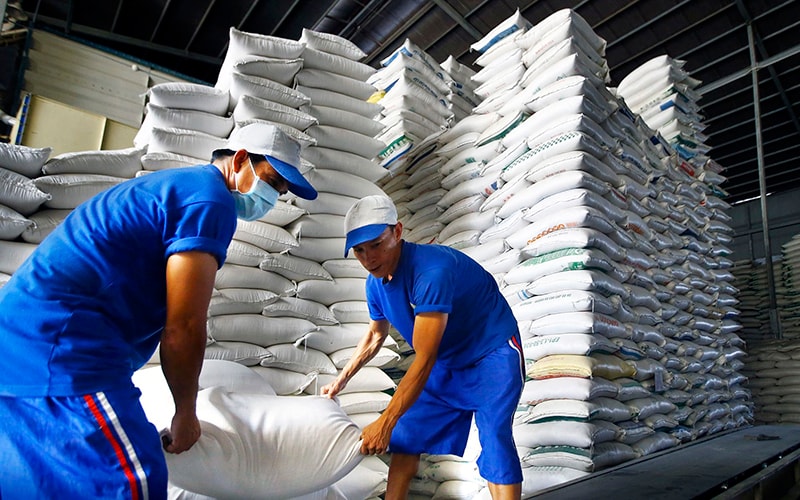 Khó khăn kép của doanh nghiệp xuất khẩu gạo