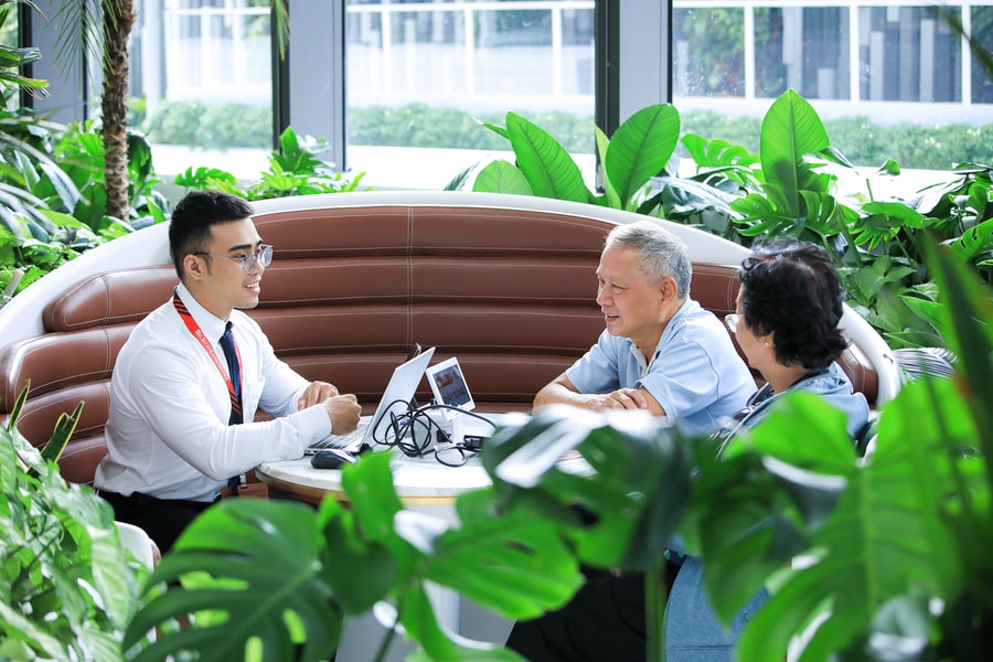 Techcombank hỗ trợ khách hàng gấp rút hoàn thiện cập nhập giấy tờ tuỳ thân và đăng ký sinh trắc học