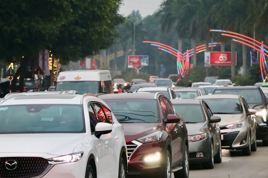 Nghệ An: Hạ tầng “chạy đua” với ô tô