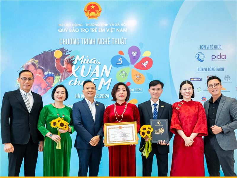 Chubb Life Việt Nam nhận bằng khen vì thành tích trong bảo vệ, chăm sóc trẻ em