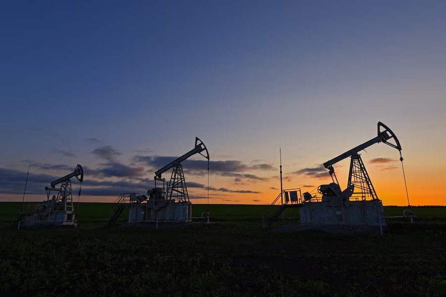 Mỹ “châm ngòi” cuộc chiến dầu mỏ với Nga