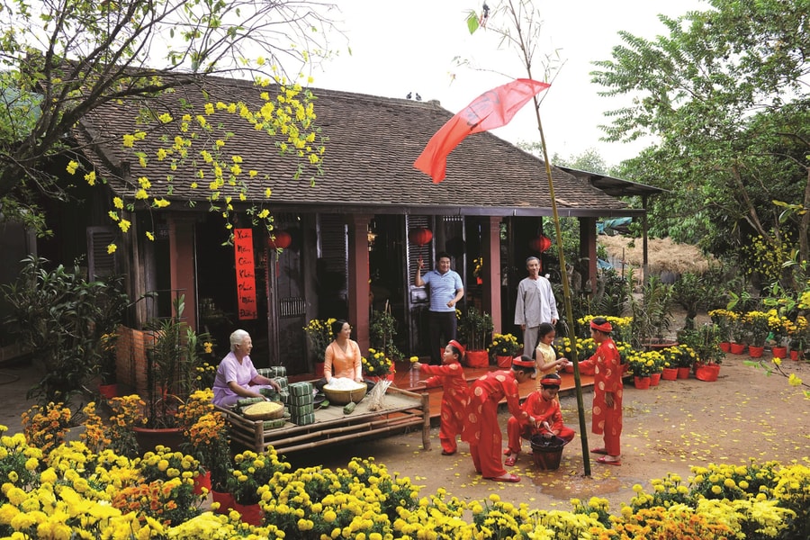 Chuyện "đoàn viên" quảng cáo Tết