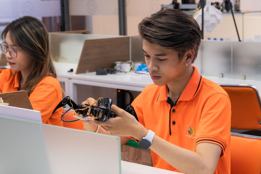 Tạo nguồn nhân lực bán dẫn chất lượng cao