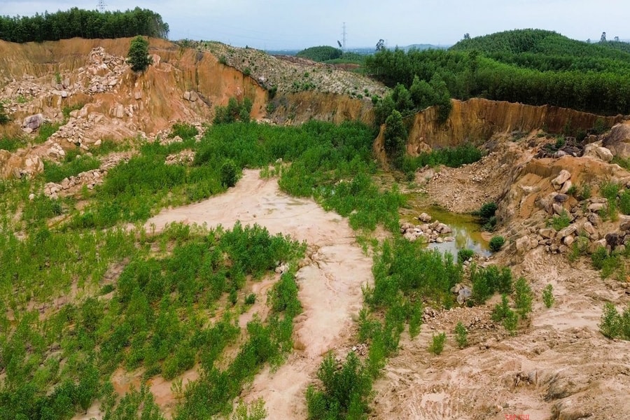 Quảng Nam: Doanh nghiệp “đòi” tiền vì bị yêu cầu dừng tận thu khoáng sản