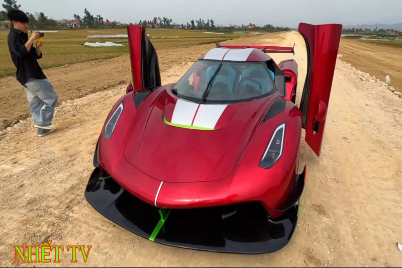 Nhóm YouTuber Việt tái tạo siêu xe Koenigsegg Jesko từ động cơ Toyota cũ