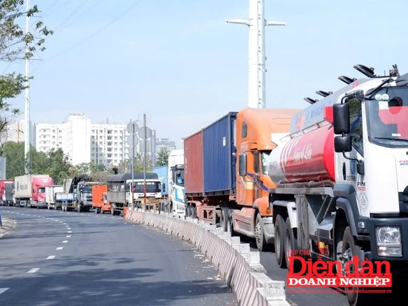 Giới hạn lái xe không quá 48 giờ/tuần: Doanh nghiệp vận tải lo “đội chi phí”?