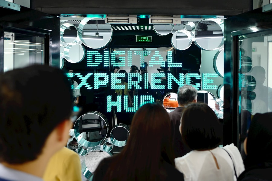 Bán dẫn Việt Nam - "Đứng trên vai người khổng lồ"