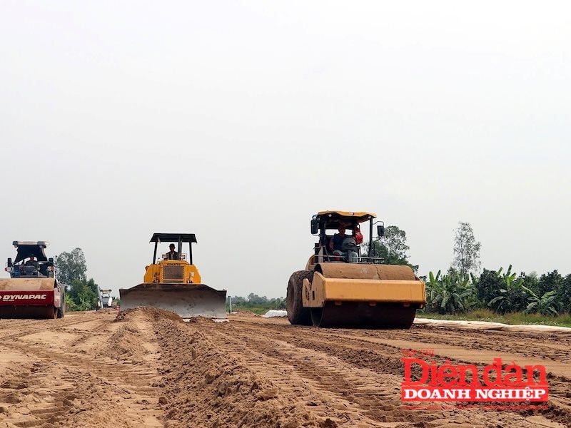 Gỡ điểm “nghẽn” thiếu VLXD - Bài 3: Tăng công suất khai thác cát cấp cho cao tốc Châu Đốc - Cần Thơ - Sóc Trăng