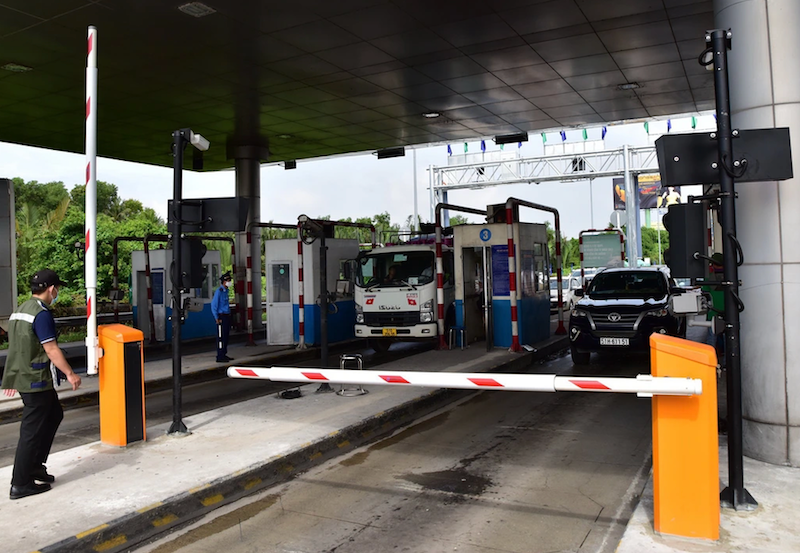 “Điểm nghẽn” trong bỏ barie thu phí không dừng cao tốc